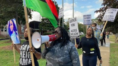 On October 7, marchers rallied in support of activists arrested while protesting the police killing of Alexis Wilson in Dolton, Illinois. Liberation photo