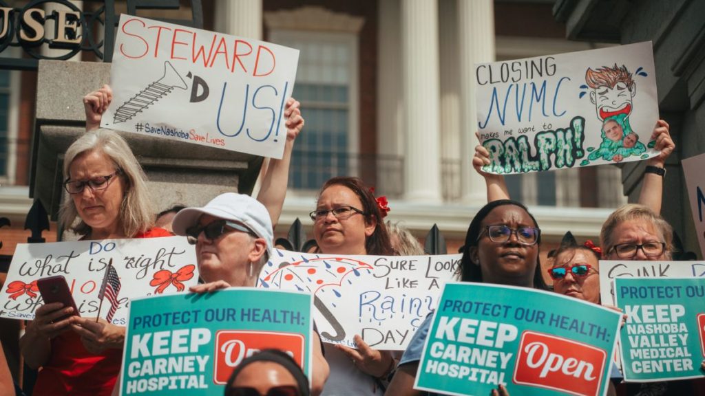 Rally for Carney Hospital outside the Massachusetts State House in Boston, Aug. 28. Liberation Photo: Micah Fong