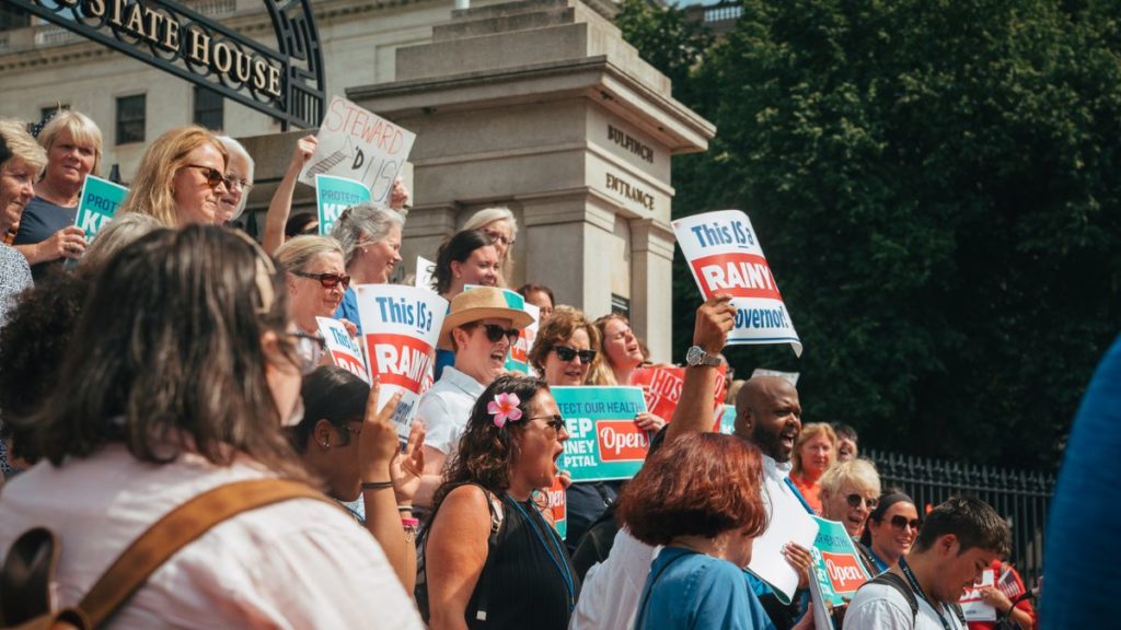 Rally for Carney Hospital outside the Massachusetts State House in Boston, Aug. 28. Liberation Photo: Micah Fong